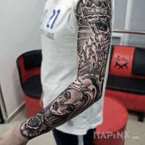 Tattoo Dead King on the upper arm motif: skulls style: realistic
