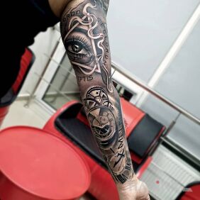 Tattoo The eye of the illuminati up its sleeve on the upper arm motif: black and gray style: realistic