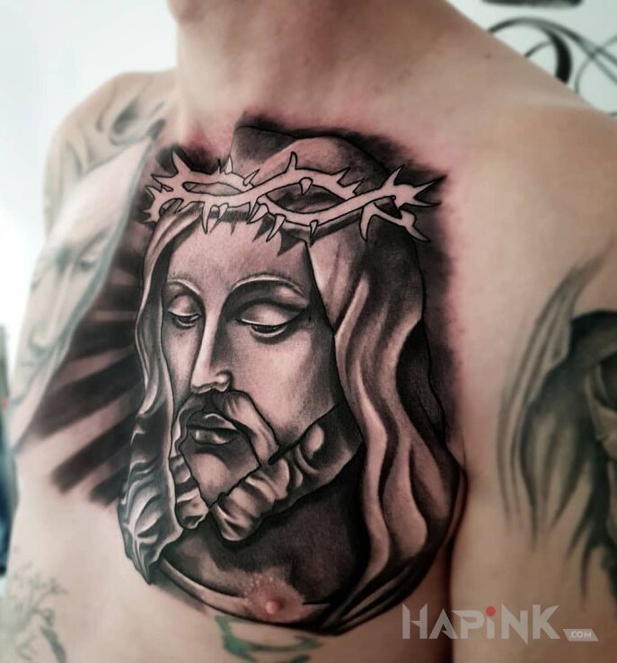 Tattoo Chrystus w cierniach in black and gray motif and graphic / illustrative style on the chest