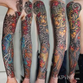 Tattoo Japan's sleeve on the upper arm motif: flowers style: japanese / irezumi