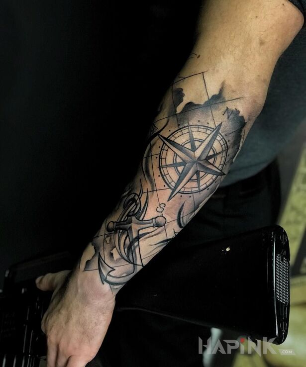 Tattoo Róża wiatrów in objects motif and graphic / illustrative style on the forearm