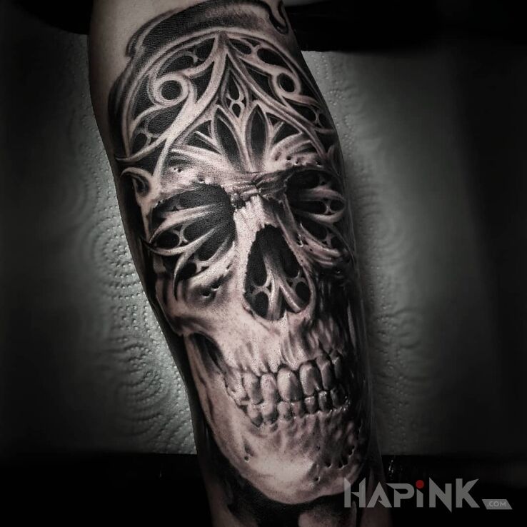 Tattoo Czachowitraż in 3D motif and realistic style on the forearm