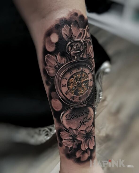 Tattoo Zegarek do kieszeni in 3D motif and realistic style on the forearm