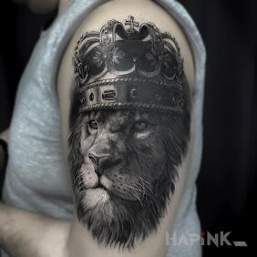 Tattoo Lion King on the upper arm motif: black and gray style: realistic