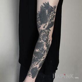 Tattoo Bird sleeve on the upper arm motif: black and gray style: graphic / illustrative