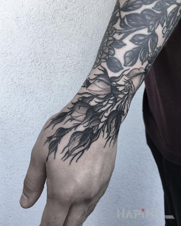 Tattoo Gałązki in black and gray motif and graphic / illustrative style on the forearm