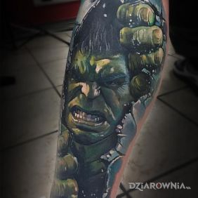 Tatuaż Wkurzony Hulk na przedramieniu motyw: 3D styl: realistyczne