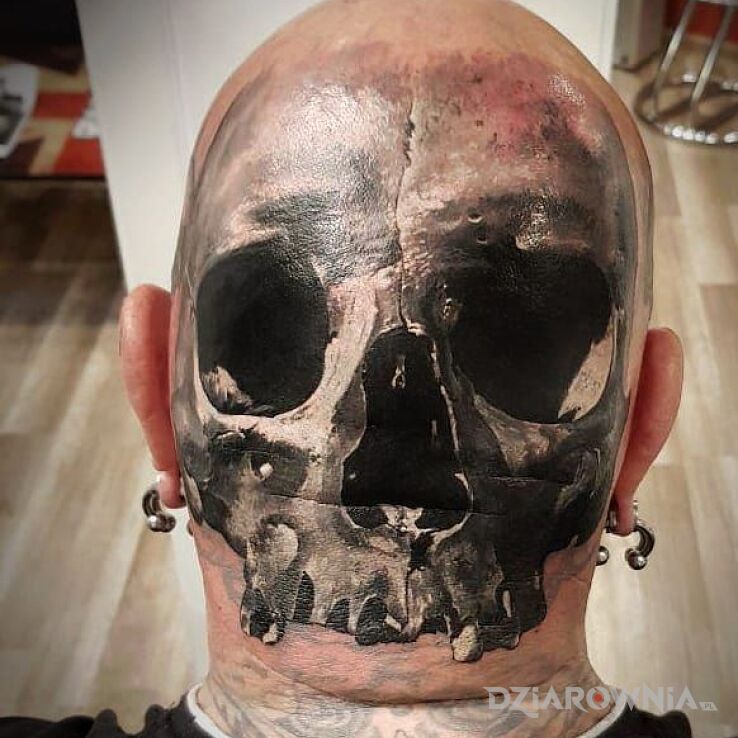 Tatuaż Czaszka tam gdzie trzeba w motywie czaszki i stylu realistyczne na głowie