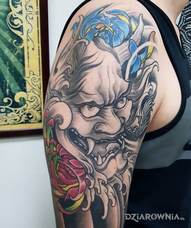 Tatuaż demon japoński w motywie kolorowe i stylu japońskie / irezumi na ramieniu