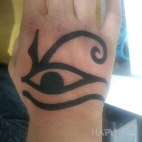 Tattoo Another acquisition ? the right eye of the horus. on the hand motif: other style: blackwork / blackout