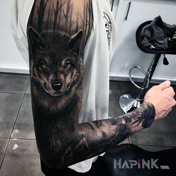 Tattoo Rękaw z wilkiem i lasem in black and gray motif and realistic style on the upper arm