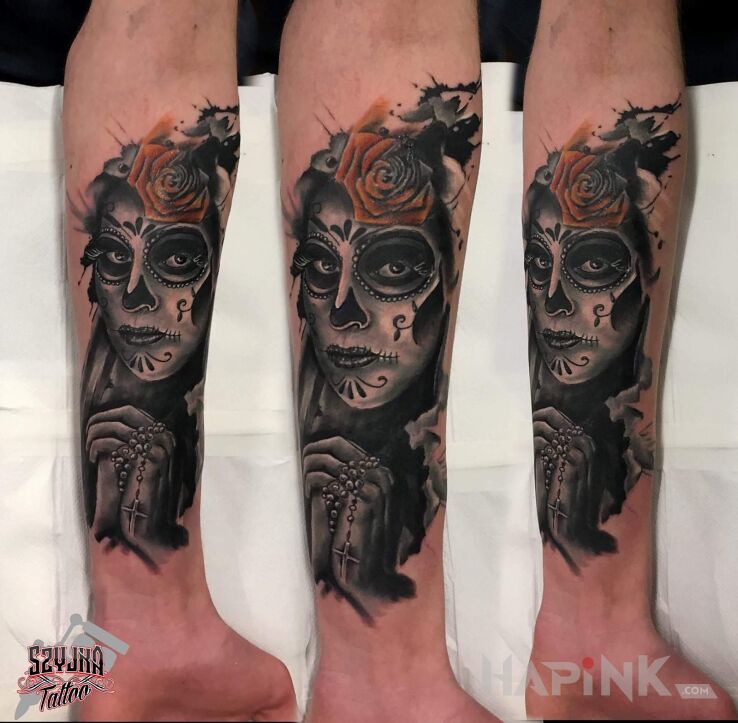 Tattoo Meksykańska Pani Śmierć ☠ in faces motif and realistic style on the forearm