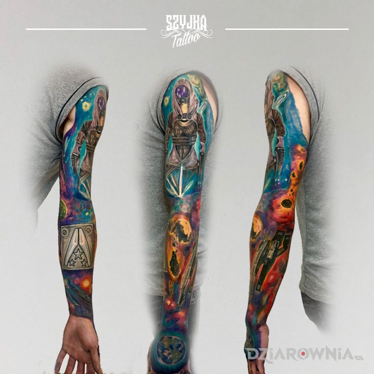 Tatuaż kolorowy kosmos w motywie rękawy i stylu realistyczne na przedramieniu