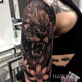 Tattoo Lion King ? on the upper arm motif: flowers style: realistic