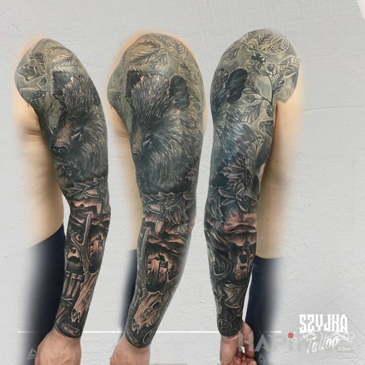 Tattoo Rękaw myśliwski ? in objects motif and realistic style on the upper arm
