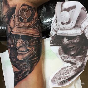 Tattoo Japanese sleeve on the upper arm motif: black and gray style: realistic