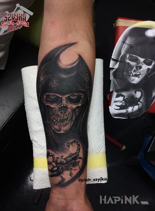 Tattoo Sleeve in progress - czaszka / skorpion in animals motif and realistic style on the forearm