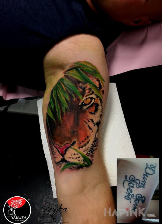 Tattoo Tiger in cover-up motif and realistic style on the upper arm