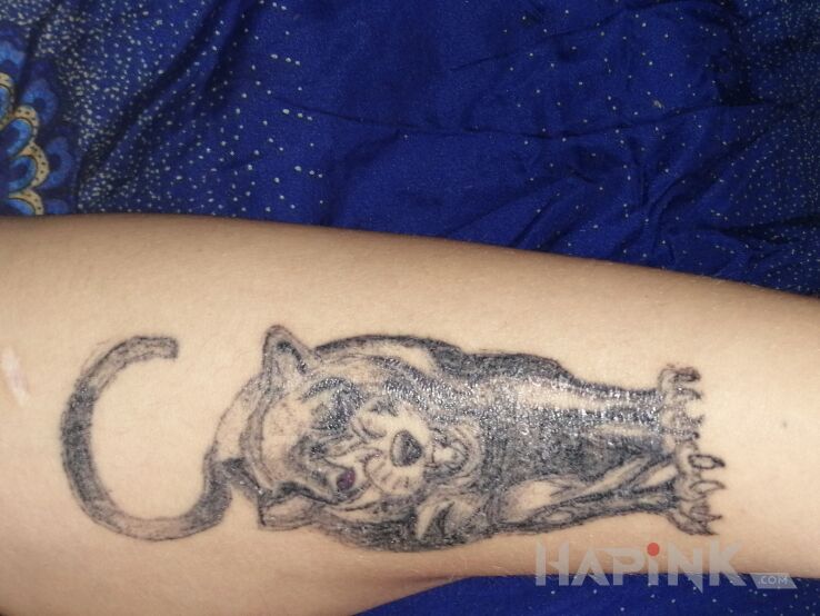 Tattoo Wypelniony in animals motif and graphic / illustrative style on the leg