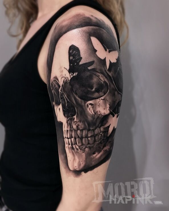 Tattoo Czacha in 3D motif and realistic style on the upper arm