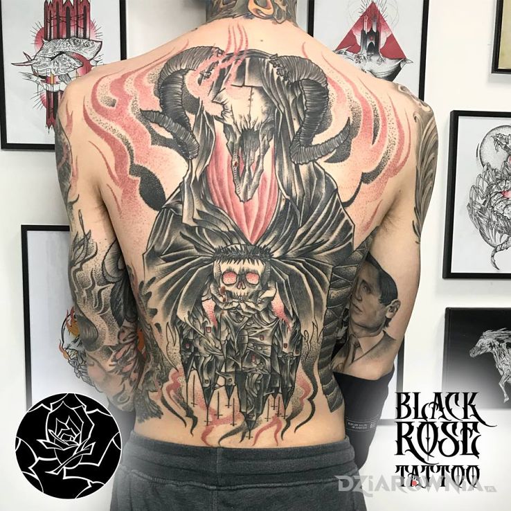 Tatuaż diabeł i płomienie w motywie czaszki i stylu graficzne / ilustracyjne na plecach