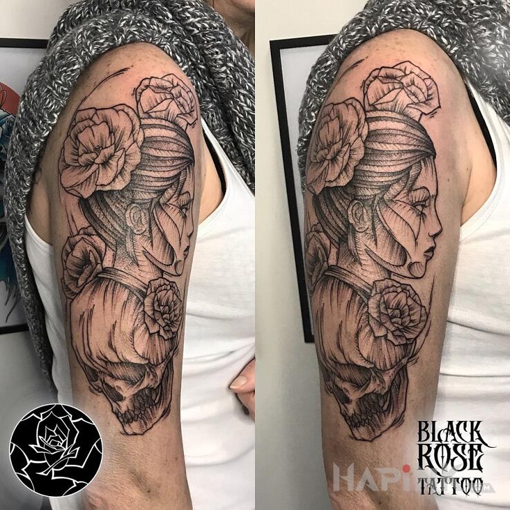 Tattoo Kobieta in black and gray motif and graphic / illustrative style on the upper arm