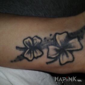 Tattoo Clovers for luck on the wrist motif: other