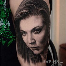 Tattoo Actress on the upper arm motif: black and gray style: realistic