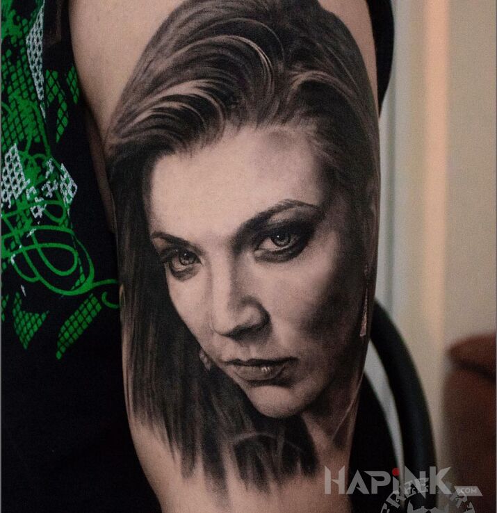 Tattoo Aktorka in faces motif and realistic style on the upper arm