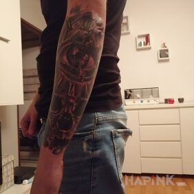 Tattoo Clock, skull on the forearm motif: black and gray style: realistic