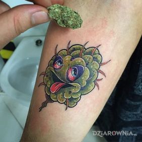 Tatuaż Zjarany bob - marihuana na przedramieniu motyw: pozostałe styl: kreskówkowe / komiksowe