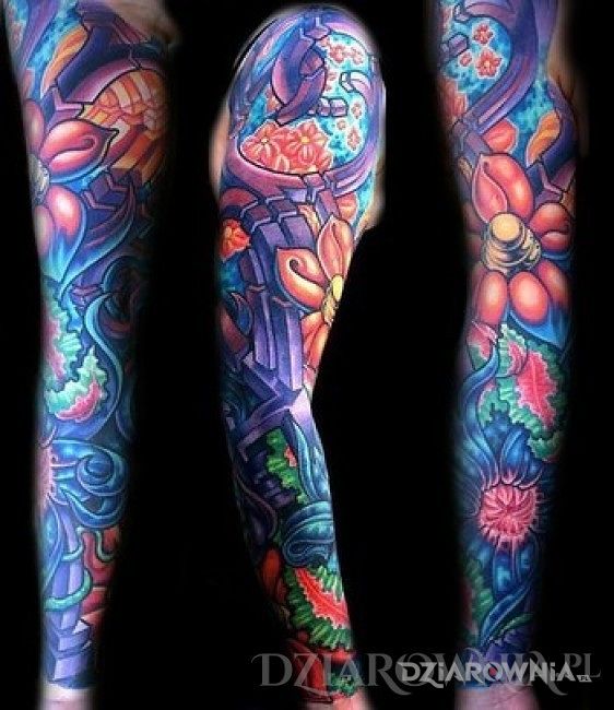 Tatuaż kolorowy rękaw w motywie rękawy na przedramieniu