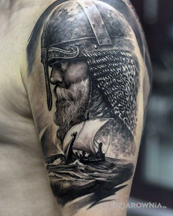 Tatuaż podstarzały wiking w motywie 3D i stylu realistyczne na ramieniu