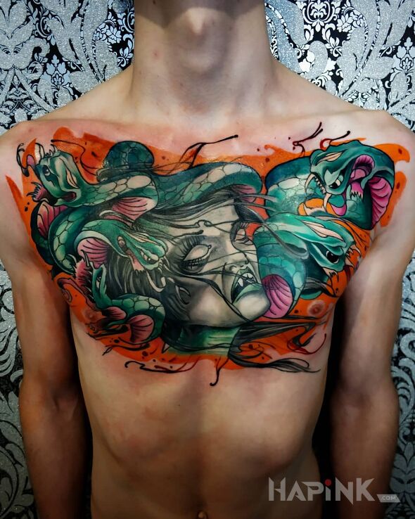 Tattoo Medusa w kolorze in colorful motif and newschool style on the collarbone