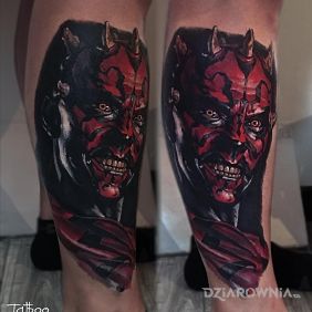 Tatuaż Darth Maul na łydce motyw: science fiction styl: realistyczne