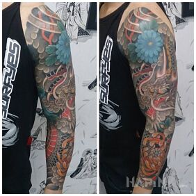 Tattoo Oriental dragon on the forearm motif: sleeves