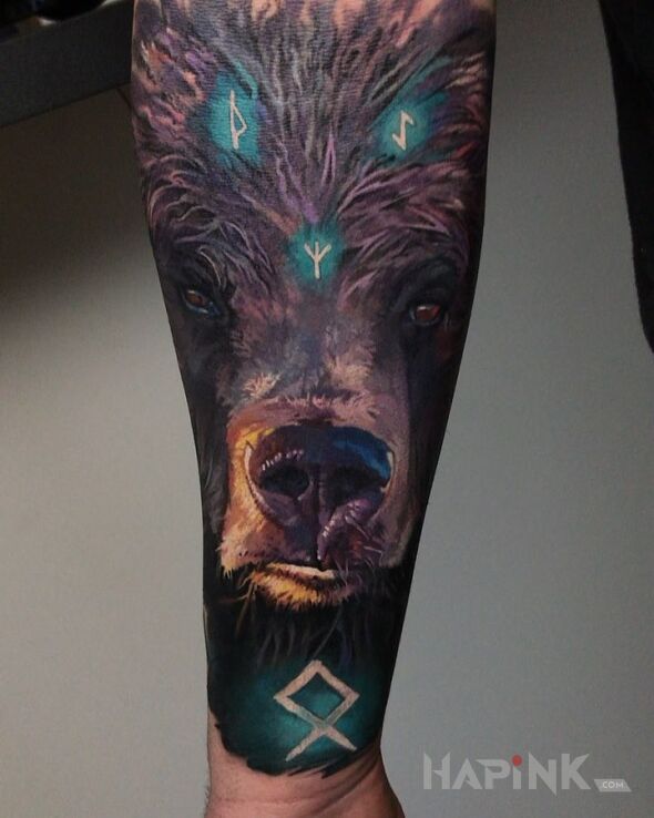 Tattoo Runiczny niedźwiedź in animals motif and realistic style on the forearm