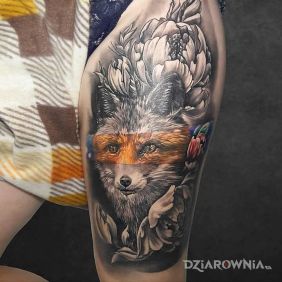 Tatuaż Nie do końca rudy lis na nodze motyw: zwierzęta styl: realistyczne