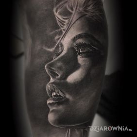 Tatuaż Portret kobiety na ramieniu motyw: twarze styl: realistyczne