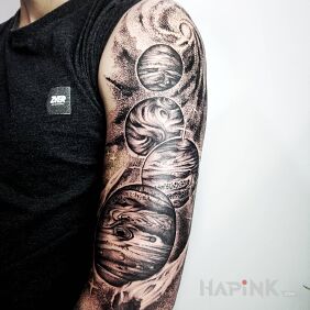 Tattoo Koosmos on the upper arm motif: cosmos style: dotwork