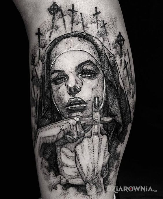 Tatuaż wulgarna zakonnica w motywie czarno-szare i stylu szkic na łydce
