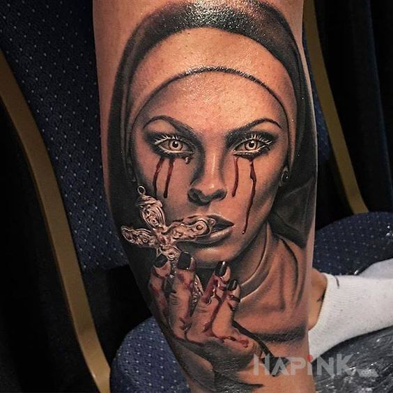 Tattoo Zakonnica z krzyżem in 3D motif and realistic style on the calf