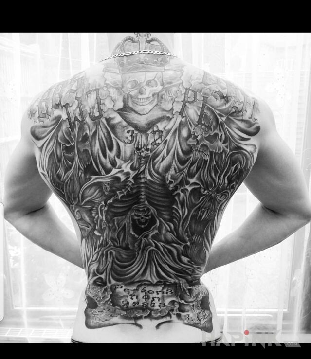 Tattoo Plecki in black and gray motif and graphic / illustrative style on the back