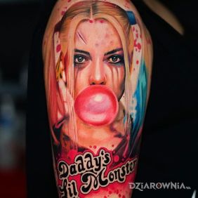 Tatuaż Daddy's Lil Monster na ramieniu motyw: twarze styl: realistyczne