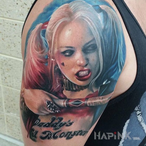 Tattoo Harley Quinn z bejsbolem in 3D motif and realistic style on the upper arm