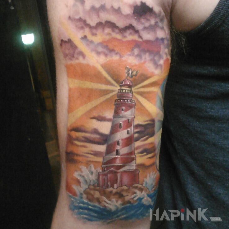 Tattoo Latarnia morska in colorful motif on the upper arm