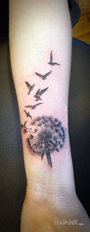 Tattoo Dmuchawiec i ptaki in animals motif and graphic / illustrative style on the forearm