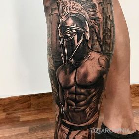 Tatuaż Sześciopak :) na łydce motyw: kolorowe styl: realistyczne