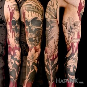 Tattoo Skull and flowers on the upper arm motif: sleeves