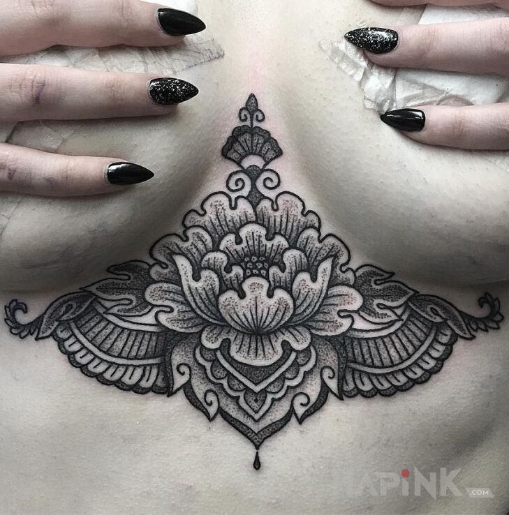 Tattoo Kwiat lotosu in flowers motif underboob